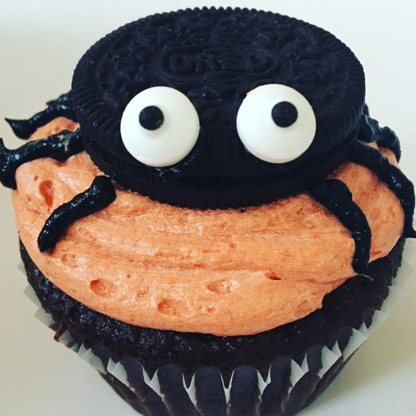 hallowee spider cupcake